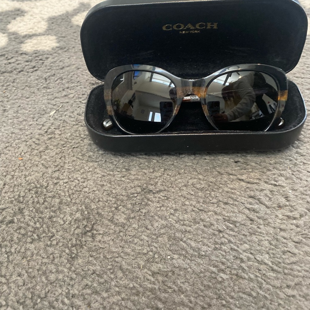 Coach Classic Cat-Eye Tortoiseshell Sunglasses - Brown/Tortoise with case - Picture 3 of 3